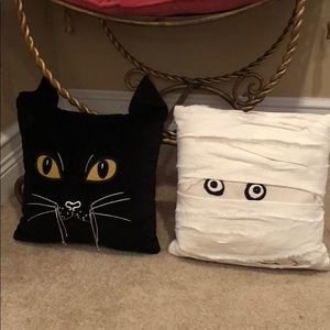 NWOT Set of 2 Pottery Barn Halloween 🎃 Pillows.